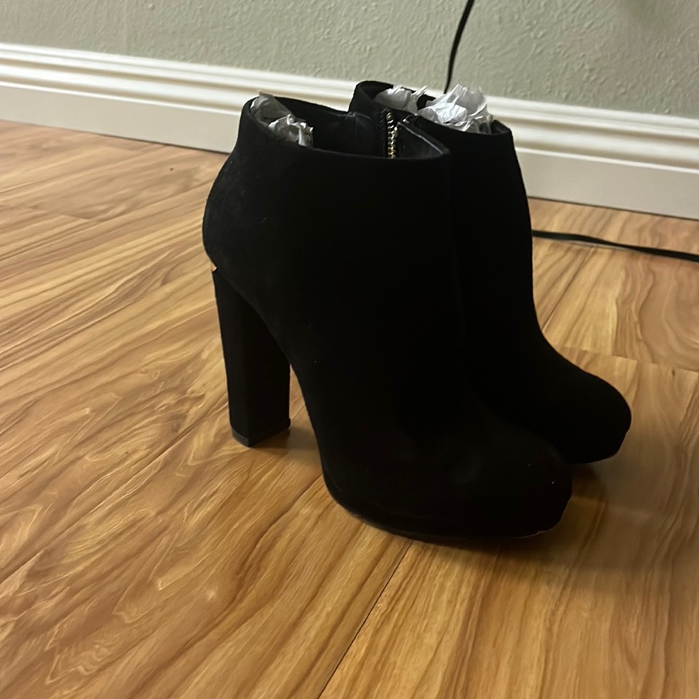 Michael Kors Haven black suede booties Size 5. - Picture 4 of 5